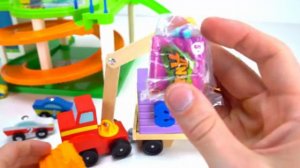 Let's Play with a Fun Magnet Lifting Truck and Toy Cars!