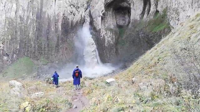 Водопад Каракая-Су (Эмир) в Урочище Джилы Су.