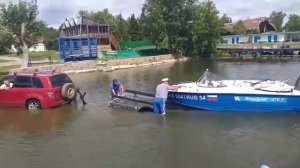 спуск катера Вятбот470у на воду.