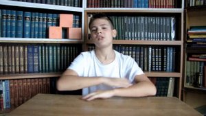 Маленький мальчик сел на диванчик ножку поднял фу навонял.