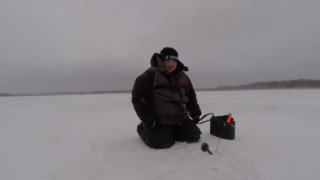 ТРОФЕЙНАЯ ЩУКА НА ЖЕРЛИЦЫ! Зимняя Рыбалка. НАСТОЯЩИЙ ЖОР В МЕТЕЛЬ! Первый Лёд 2018 - 2019 г. смотреть онлайн