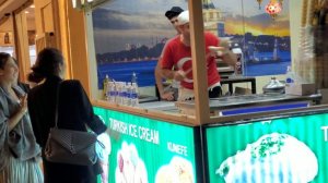Как нужно продавать мороженное!!!
