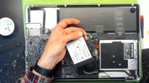 Tutorial On How to Replace The HDD Hard Drive to SSD  On A 17" MacBook Pro 2009