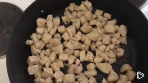 Расскажу, как приготовить курицу тушеную с макаронами.