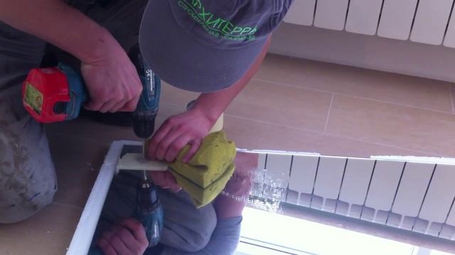 Высверливание отверстия в зеркале сверлом по кафелю смотреть онлайн