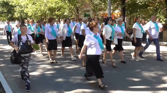 Каменск-Шахтинский. Праздничное шествие коллективов предприятий и организаций города День города.