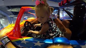 Indoor Playground for Kids With Family Fun Play Time Дети играют в семейном парке