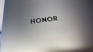 Распаковка и первый запуск бюджетных ноутбуков Honor из Китая