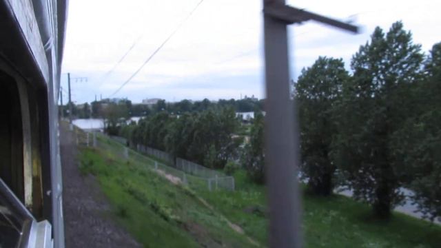 Через Неву по Финляндскому жд мосту.
