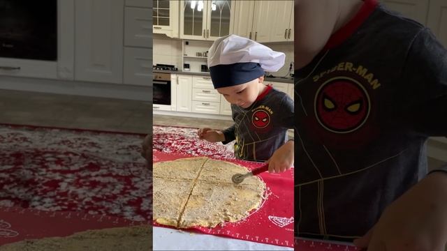 Рулетики из песочного теста с ореховой начинкой ! #рецепты#вкусныерецепты#выпечка#рулеты смотреть онлайн