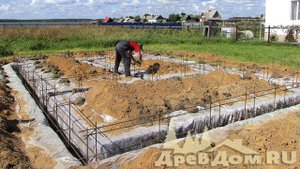 Фундамент ленточный под дом из бруса.