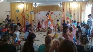 Листья жёлтые над городом кружатся. Детский сад Дельфин. Семилуки.