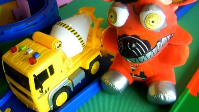 Фокси делает пакости. Видео с игрушками. 5 ночей с Фредди смотреть онлайн