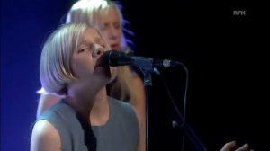 AURORA - Runaway (Live at Lindmo, 07.02.2015)