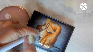 Роспись кошелька гель-лаками. Грустная собака ?