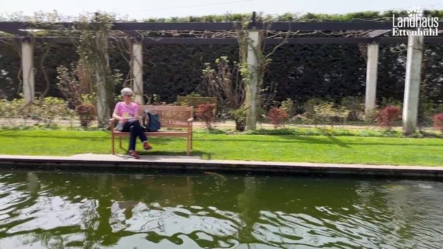 Rosen - Frühling - Ostern 🐰🌷🐱 Spaziergang mit Kater Seppl im Landhaus Ettenbühl смотреть онлайн