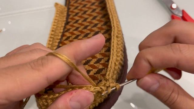 Вязаные тапочки КРЮЧКОМ Коричневые тапочки Полный урок