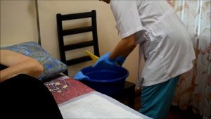 Смена абсорбирующего белья получателю социальных услуг.
