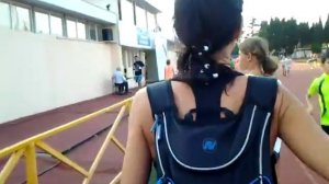 Пришли на стадион Юность в Адлере. Идёт тренировка у юных атлетов перед завтрашним стартом Шиповка