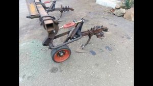 Два в одном. Культиватор и окучник для т-25.