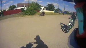 РАЗЪЯРЕННЫЙ МУЖИК ГОНИТ НА ПИТБАЙКЕРОВ // ПОКАТУШКА С ДРУЗЬЯМИ В СОСЕДНЮЮ ДЕРЕВНЮ