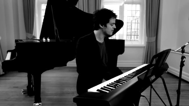 Jamie Cullum introduces Yamaha's latest Piaggero смотреть онлайн