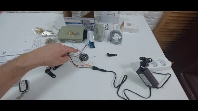 Обзор подключения радиоконтроллера с брелком YLI к замку электромагнитному, электромеханическому. смотреть онлайн