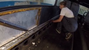 Разобрали салон Икаруса 211. Перегнали автобус в цех и начали строительство автодома.
