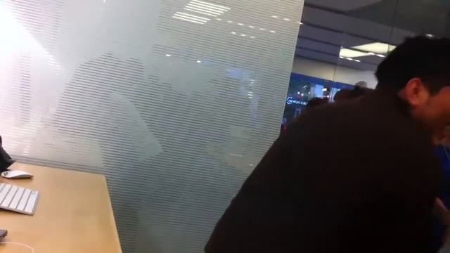 Thriller at Apple Store at the Grove смотреть онлайн