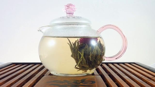 Процесс заваривания зеленого чая "Амулет Монаха" смотреть онлайн