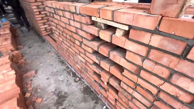 Дом из железобетонного каркаса-кладка стен из кирпича