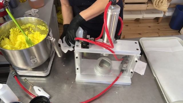 Making Lemon Curd Shampoo Hearts смотреть онлайн