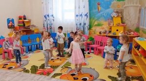 Павловский тракт (младшая группа). Танец с клубочками.