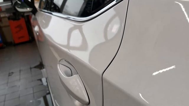 На Lexus RX300 2019 года, установлены доводчики дверей.