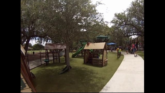 Central Park Play Ground смотреть онлайн