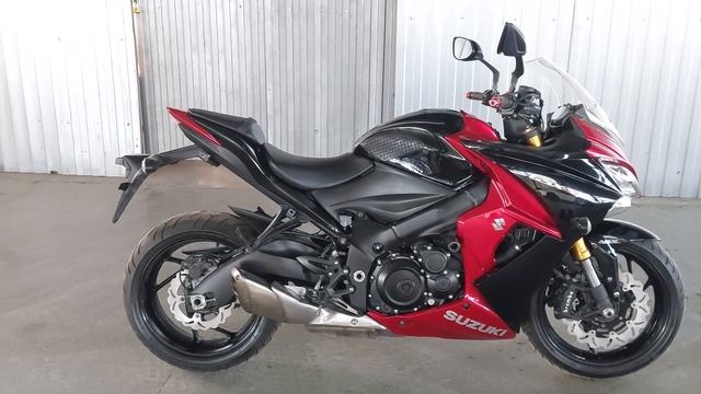 Suzuki GSX-S 1000F - быстрый как Джиксер, но удобный и практичный? смотреть онлайн