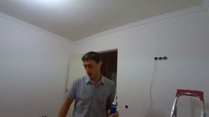 Как приклеить потолочный плинтус