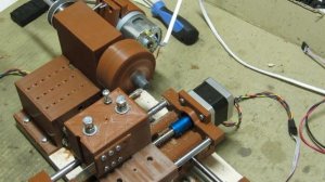 Токарный станок из пластика. Почти настоящий. Часть 3. Первая стружка.