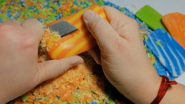 Резка мыльных кубиков. Cutting soap cubes. смотреть онлайн