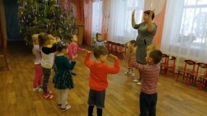 Кто нам ёлочку принес