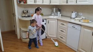 Видеообзор:электро швабра КТ-574,электрочайник КТ-660-1, Вафельница KТ-1624.