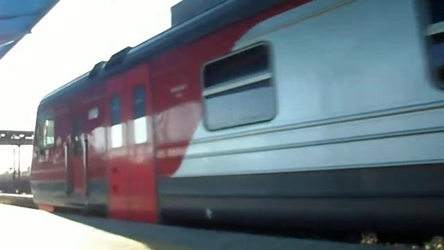 Электропоезд ЭД93 0012 на ст Юдино смотреть онлайн