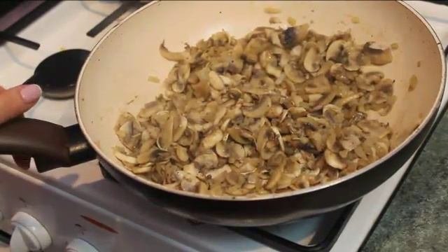 Вегетарианская паста с брокколи и грибами