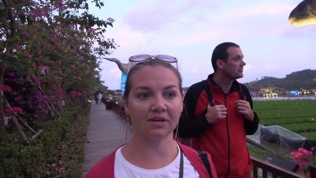 #Хайнань 3-26 В окружении динозавров