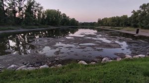 Авторынок, Остров Татышев, Центр Красноярска. Выгрузка в Порту омелевшего Енисея