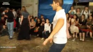 Маленькая девушка танцует лезгинку от души