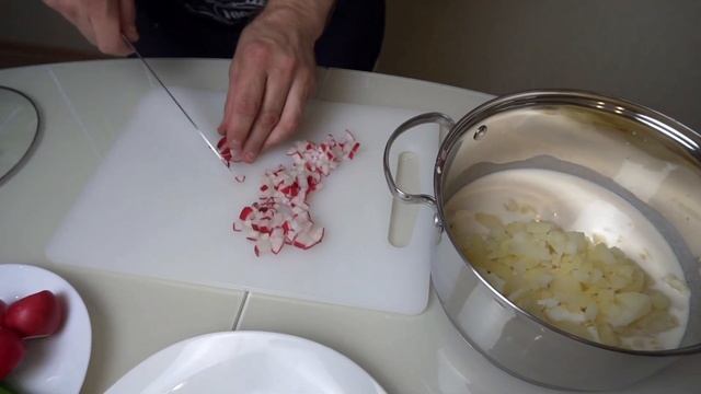 ОКРОШКА С СЕКРЕТОМ!! Окрошка классическая на кефире И НА МИНЕРАЛЬНОЙ ВОДЕ! ПРИГОТОВИТЕ И ВЛЮБИТЕСЬ!