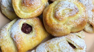 Сдобные плюшки с начинкой и присыпкой.mp4