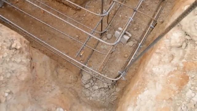 Устройство арматурного каркаса и гильз в фундаменте - [school masterkladki]