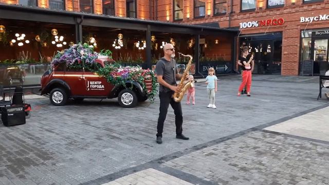 Уличный музыкант /Краснодар/
